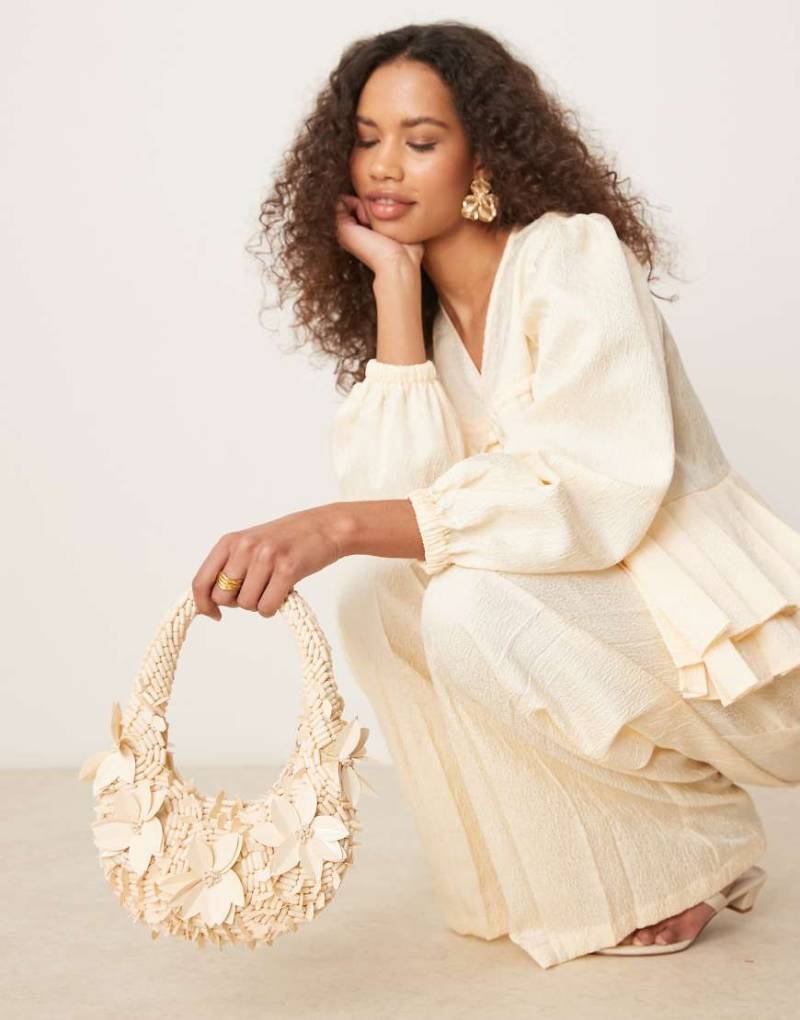 ASOS DESIGN - U-förmige Hand- und Schultertasche in Cremeweiß mit 3D-Blumen von ASOS DESIGN