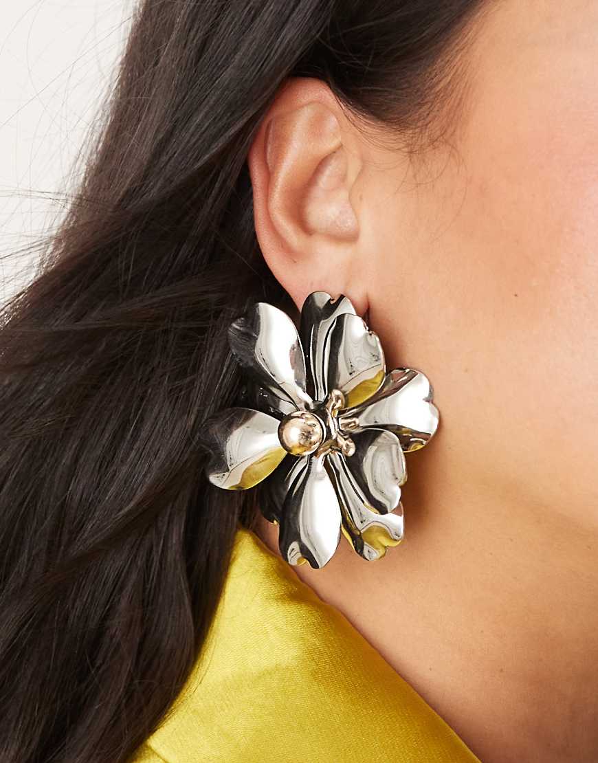 ASOS DESIGN - Überdimensionale Blumen-Ohrstecker aus verschiedenen Metallen-Silber von ASOS DESIGN