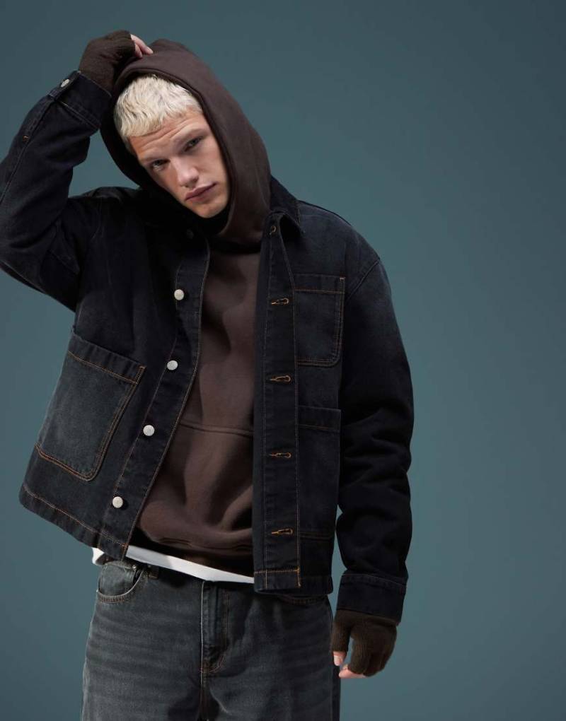 ASOS DESIGN - Übergroß geschnittene Jeansjacke in verwaschenem Schwarz von ASOS DESIGN