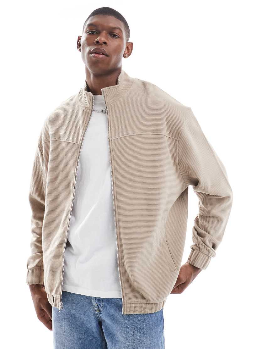 ASOS DESIGN - Übergroße Harrington-Jacke aus geripptem Jersey in Beige-Braun ASOS DESIGN - Übergroße Harrington-Jacke aus geripptem Jersey in Beige-Braun von ASOS DESIGN