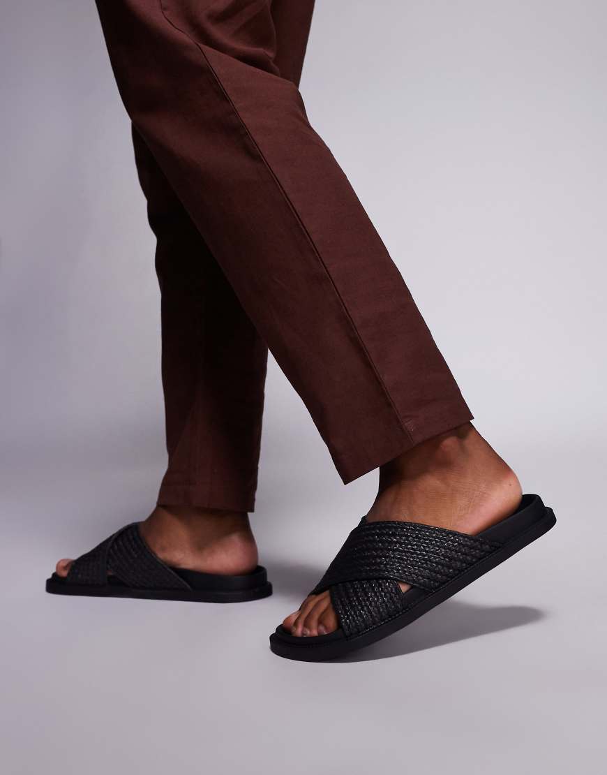 ASOS DESIGN - Überkreuzte Sandalen in Schwarz mit Webstruktur von ASOS DESIGN