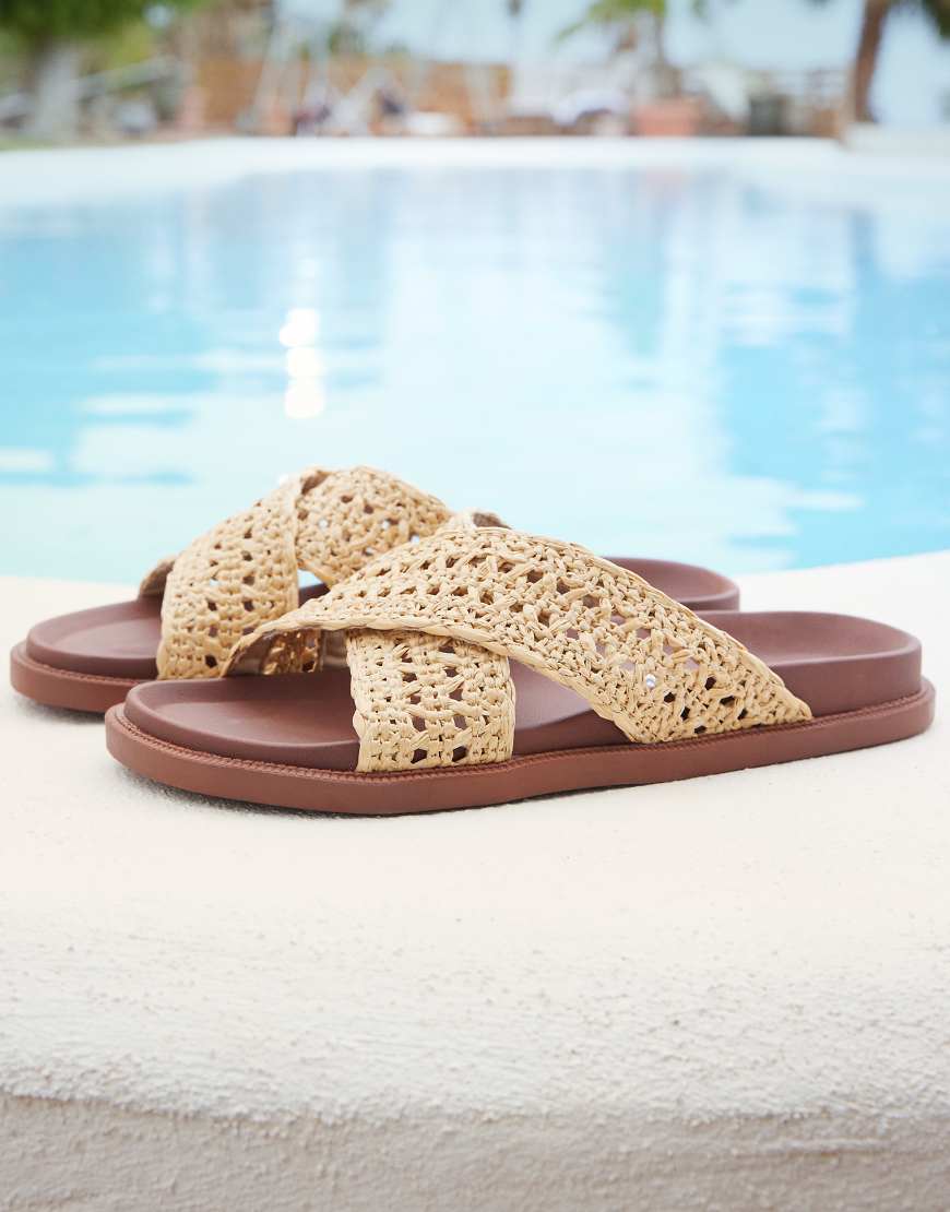 ASOS DESIGN - Überkreuzte Sandalen mit Webmuster in Natur-Neutral von ASOS DESIGN
