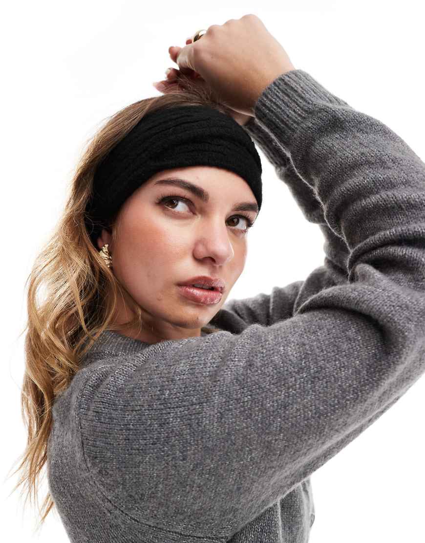 ASOS DESIGN - Überkreuztes Stirnband aus Strick in Schwarz ASOS DESIGN - Überkreuztes Stirnband aus Strick in Schwarz von ASOS DESIGN