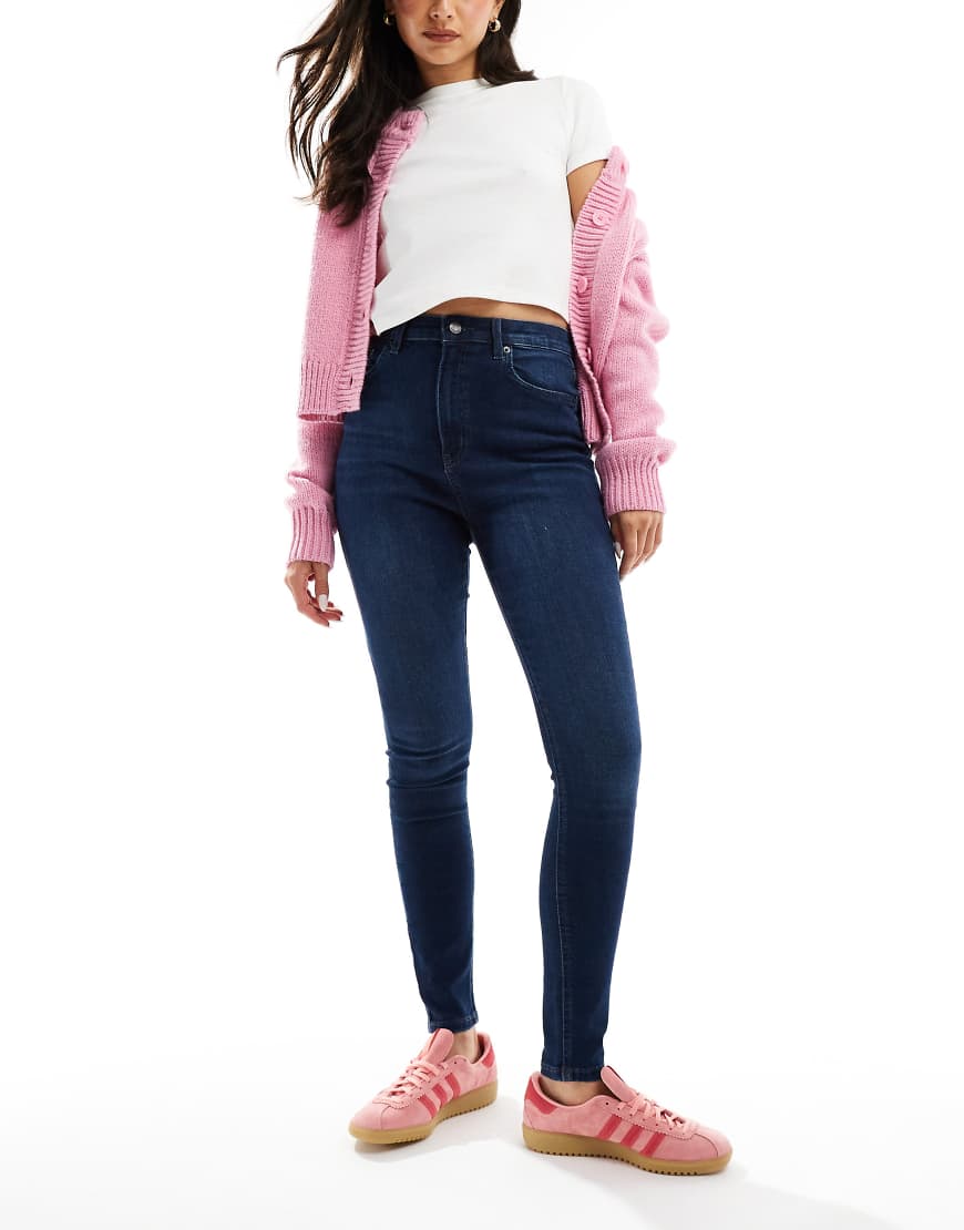 ASOS DESIGN - Ultimate - Eng geschnittene Jeans in Dunkelblau ASOS DESIGN - Ultimate - Eng geschnittene Jeans in Dunkelblau von ASOS DESIGN
