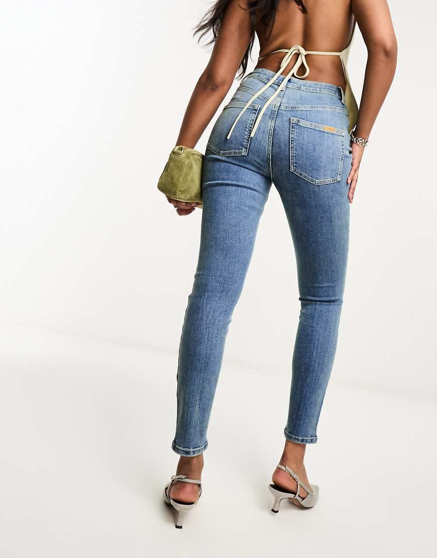 ASOS DESIGN - Ultimate - Skinny-Jeans in Hellblau ASOS DESIGN - Ultimate - Skinny-Jeans in Hellblau von ASOS DESIGN