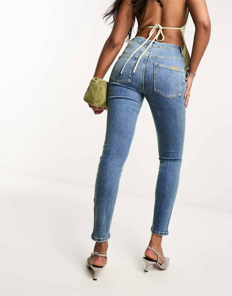 ASOS DESIGN - Ultimate - Skinny-Jeans in Hellblau von ASOS DESIGN