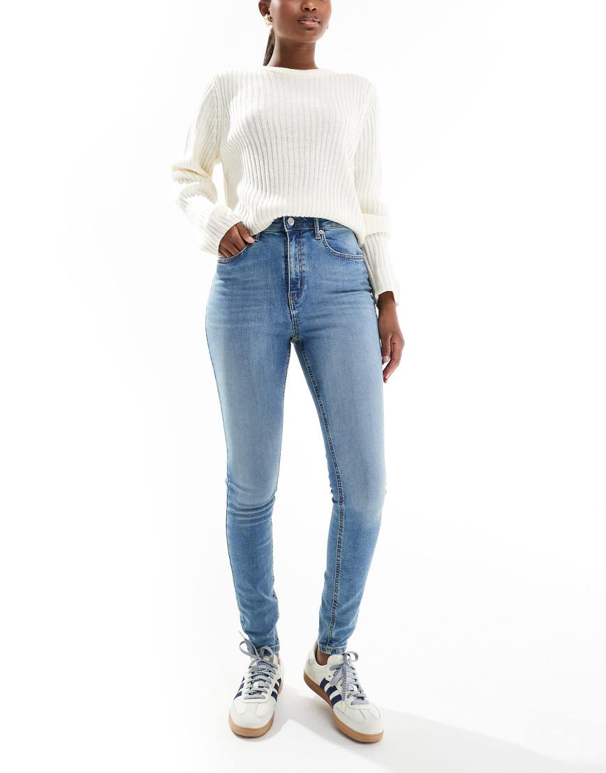 ASOS DESIGN - Ultimate - Eng geschnittene Jeans in Mittelblau ASOS DESIGN - Ultimate - Eng geschnittene Jeans in Mittelblau von ASOS DESIGN