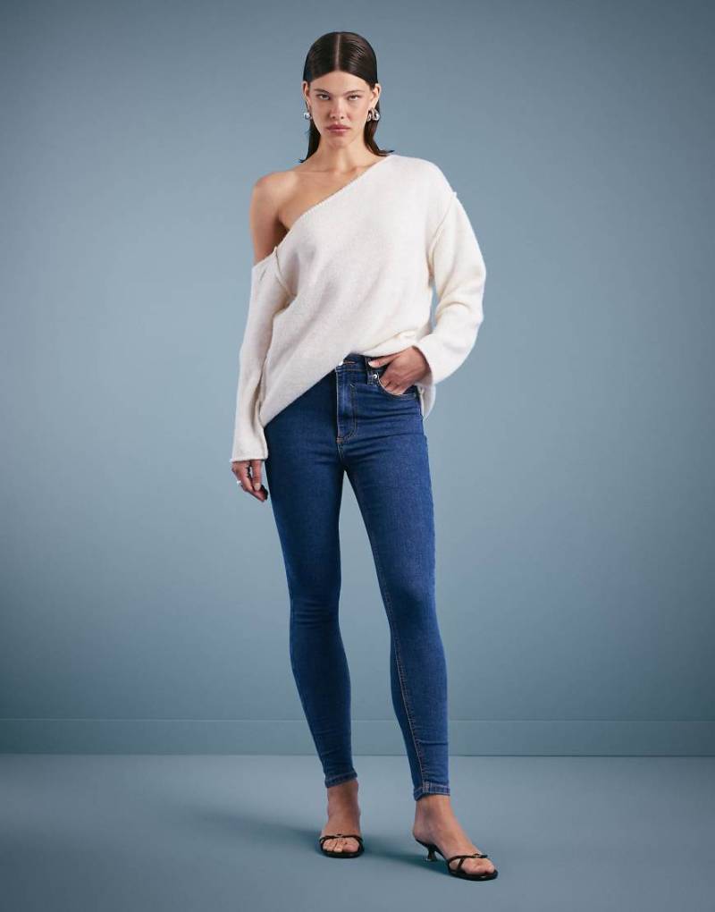 ASOS DESIGN - Ultimate - Eng geschnittene Jeans in Mittelblau von ASOS DESIGN