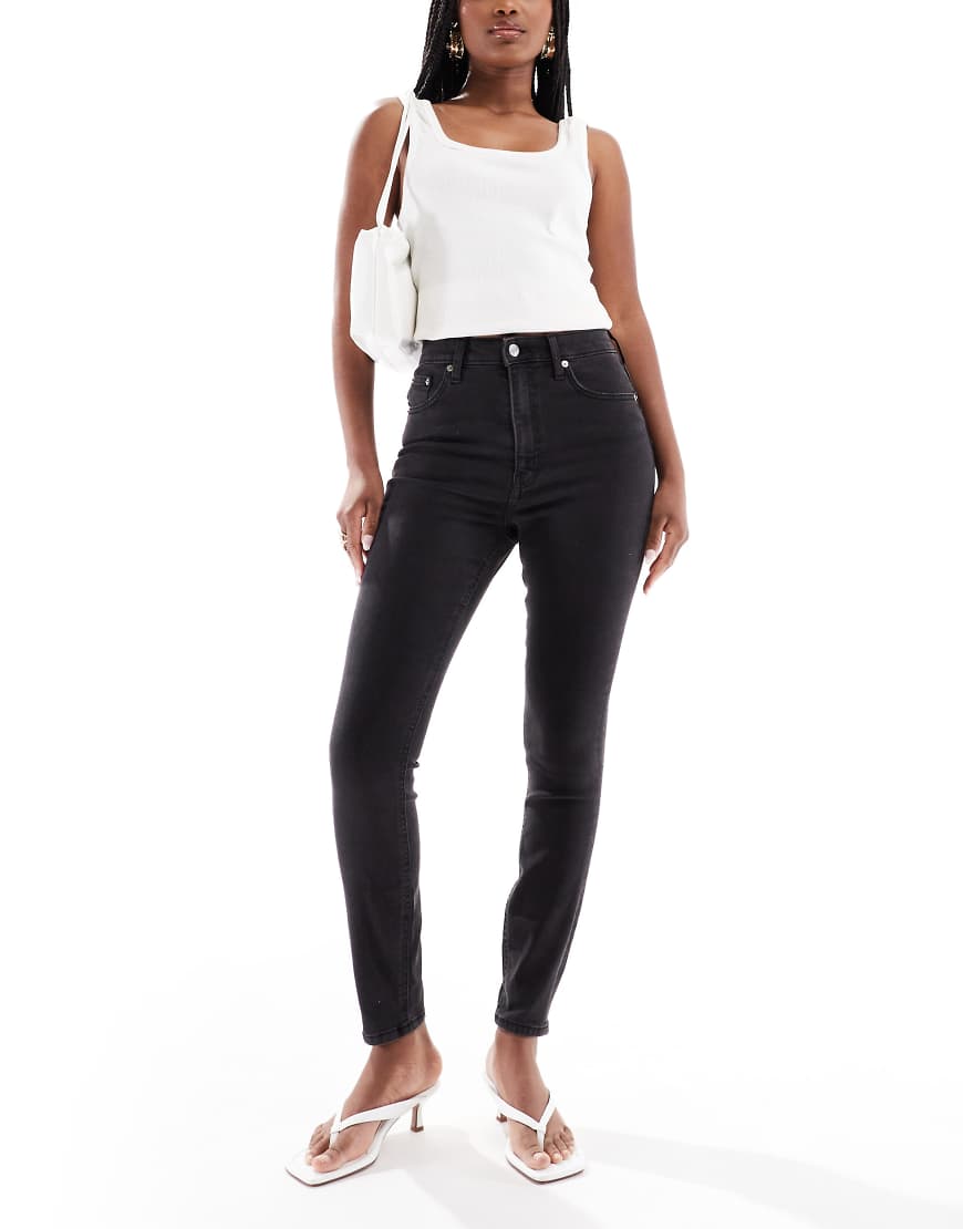 ASOS DESIGN - Ultimate - Enge Jeans in verwaschenem Schwarz ASOS DESIGN - Ultimate - Enge Jeans in verwaschenem Schwarz von ASOS DESIGN