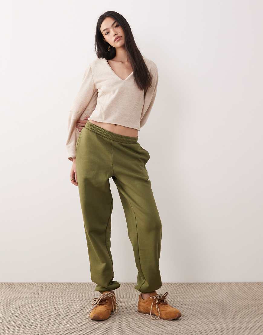 ASOS DESIGN - Ultimate - Jogginghose in Khaki mit weicher Innenseite und Bündchen-Grün von ASOS DESIGN