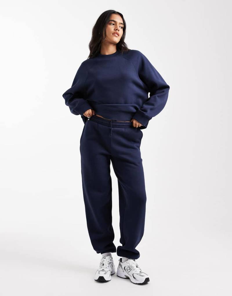 ASOS DESIGN - Ultimate - Jogginghose in Marineblau mit weicher Innenseite und Bündchen von ASOS DESIGN