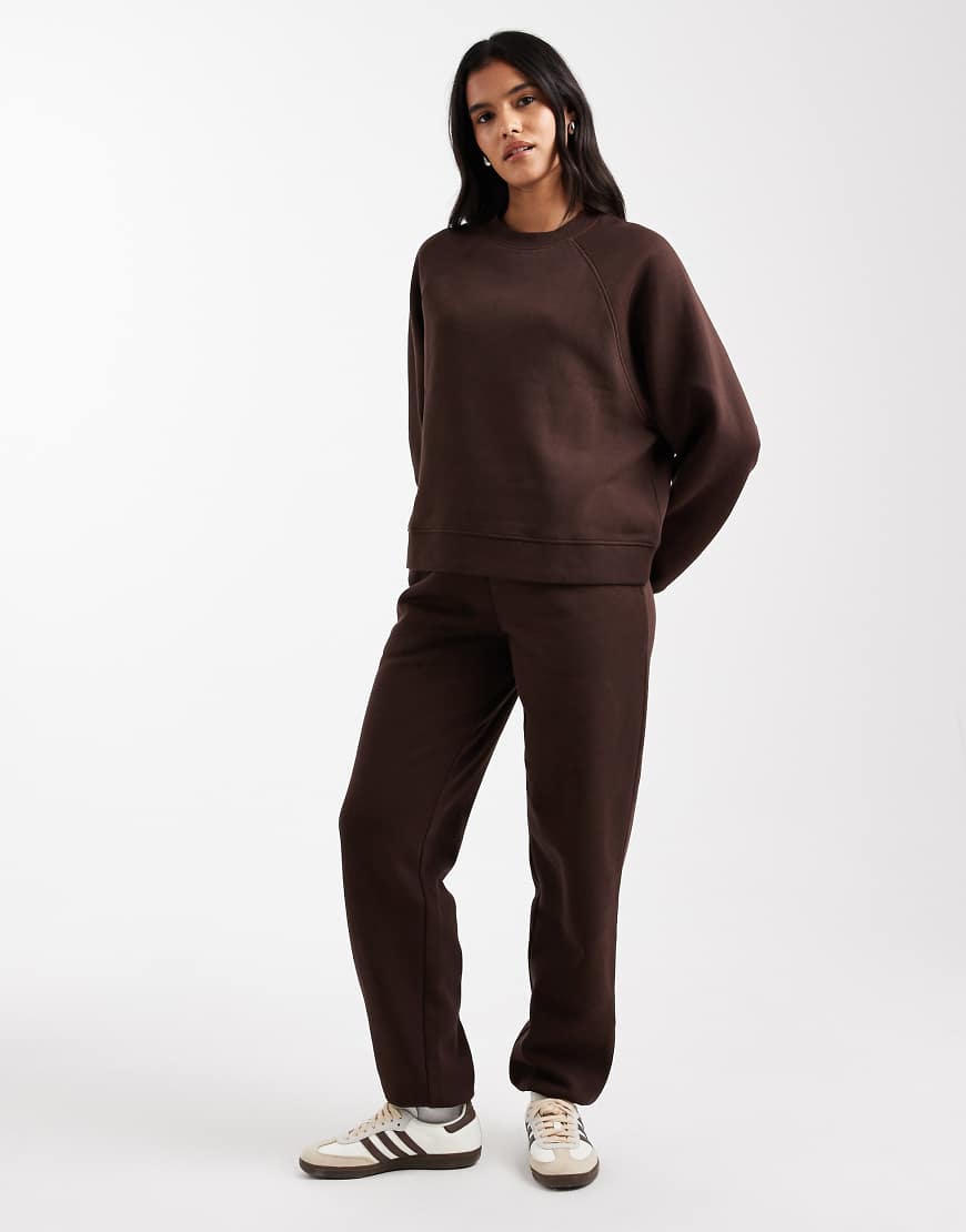 ASOS DESIGN - Ultimate - Jogginghose in Schokobraun mit weicher Innenseite und Bündchen-Brown von ASOS DESIGN