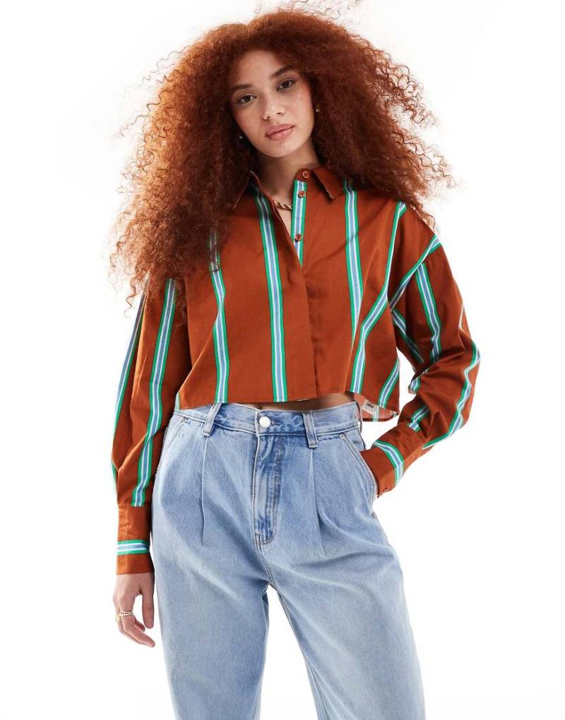ASOS DESIGN - Ultimate - Kurze Hemdbluse in gestreiftem Braun von ASOS DESIGN