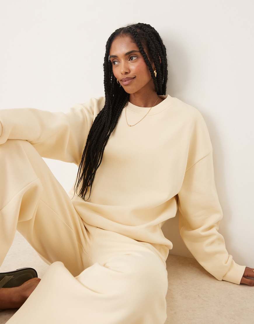 ASOS DESIGN - Ultimate - Oversize-Sweatshirt in Buttermilchgelb mit weicher Innenseite von ASOS DESIGN