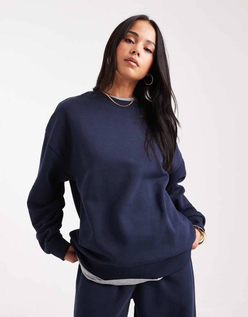 ASOS DESIGN - Ultimate - Oversize-Sweatshirt in Marineblau mit weicher Innenseite von ASOS DESIGN