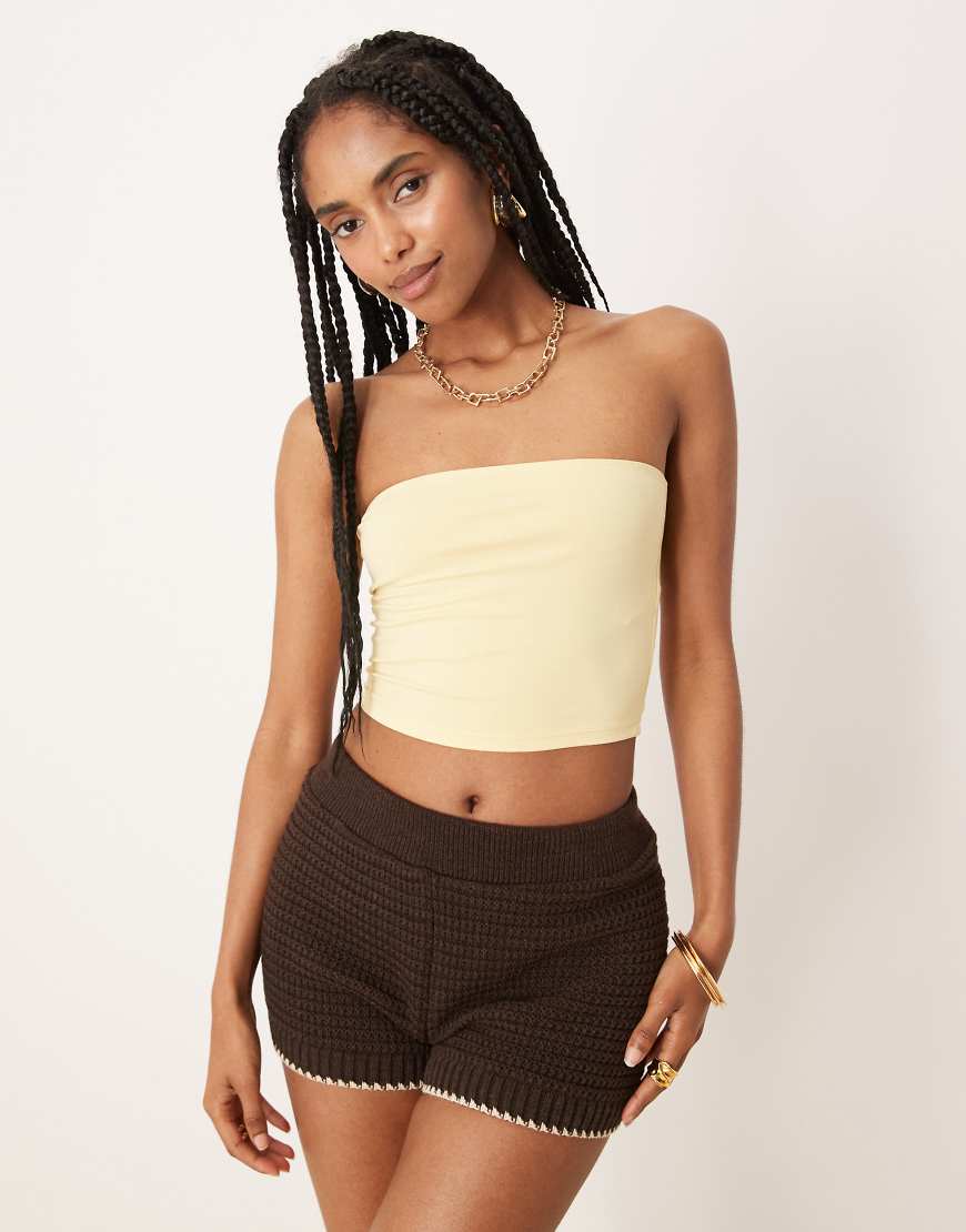 ASOS DESIGN - Ultimate - Trägerloses Cropped-Top in Buttermilchgelb von ASOS DESIGN