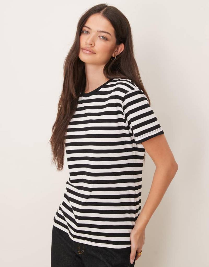 ASOS DESIGN - Ultimatives T-Shirt in schwarz-weiß gestreift-Bunt von ASOS DESIGN
