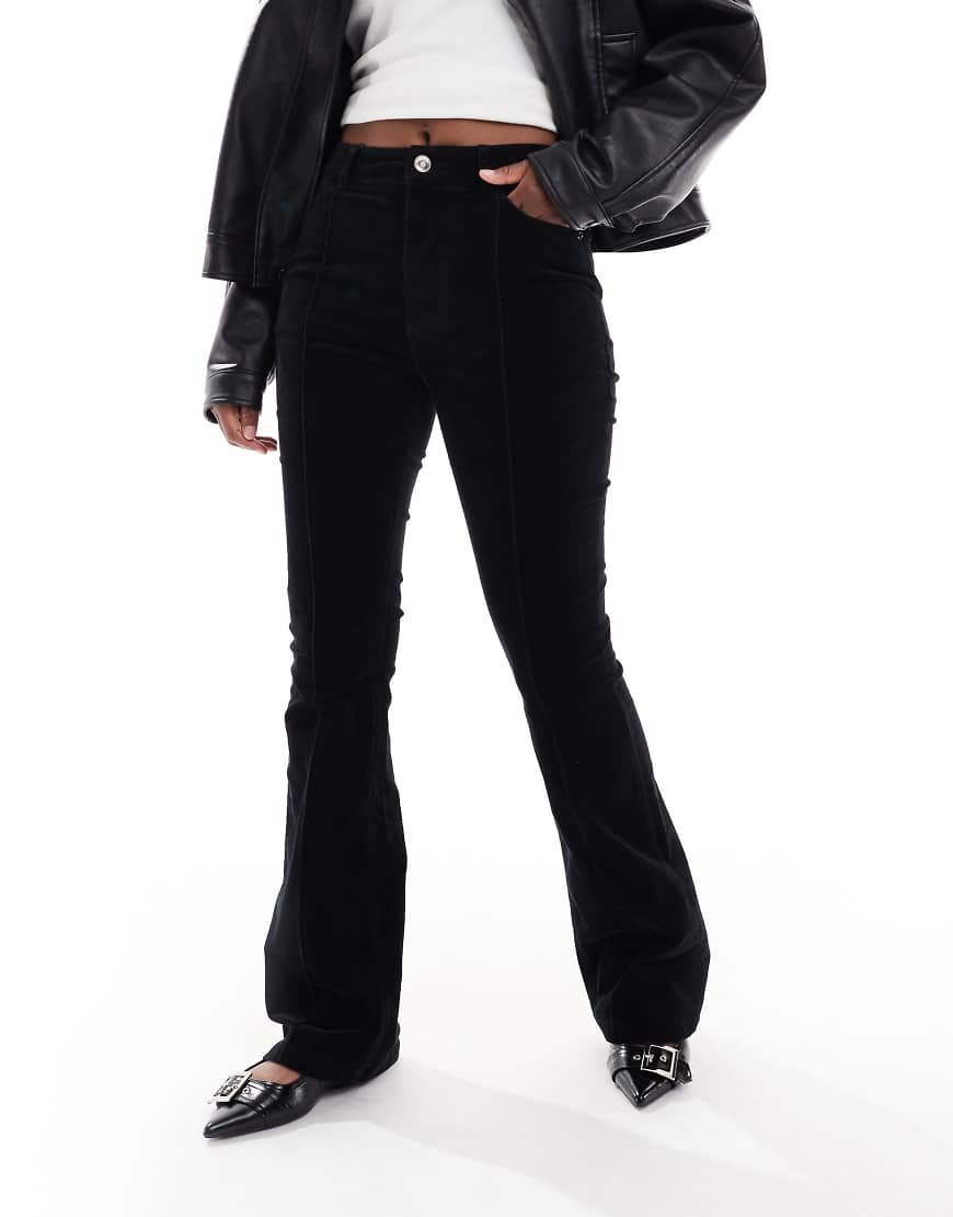 ASOS DESIGN - Uncut - Cord-Schlaghose in Schwarz und Ziernähten von ASOS DESIGN