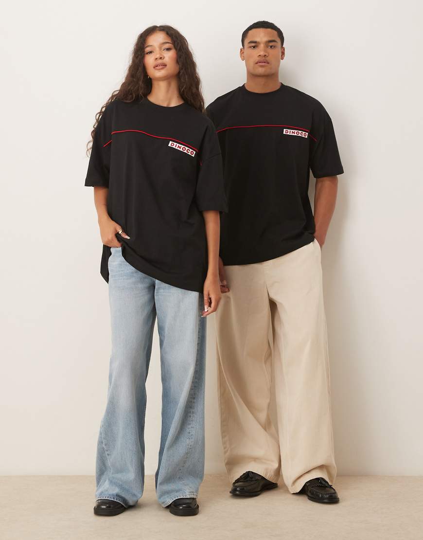 ASOS DESIGN - Disney Pixar - Unisex-T-Shirt in Schwarz mit „Dinoco"-Prints und Oversize-Passform von ASOS DESIGN