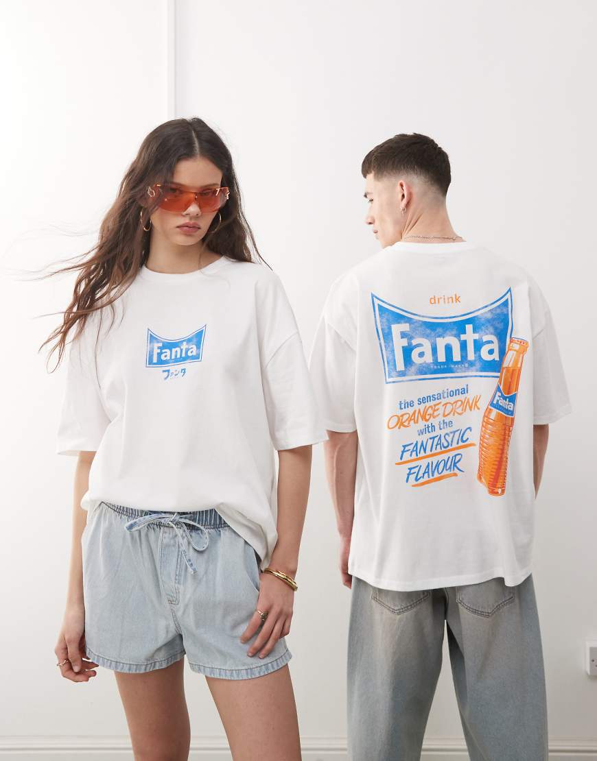 ASOS DESIGN - Unisex - Oversize-T-Shirt in Weiß mit „Fanta"-Prints ASOS DESIGN - Unisex - Oversize-T-Shirt in Weiß mit „Fanta"-Prints von ASOS DESIGN