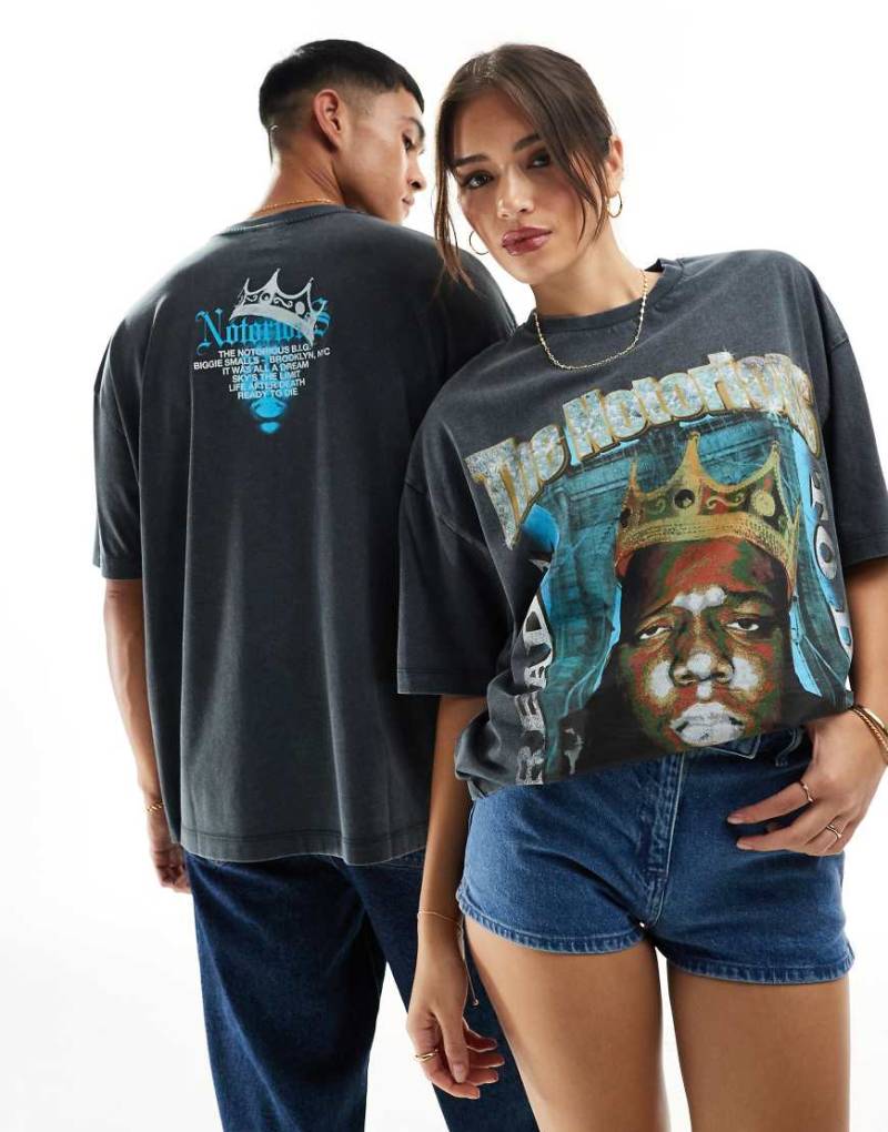 ASOS DESIGN - Unisex - Oversize-T-Shirt in verwaschenem Schwarz mit lizenzierten „Biggie Smalls"-Grafikprints von ASOS DESIGN