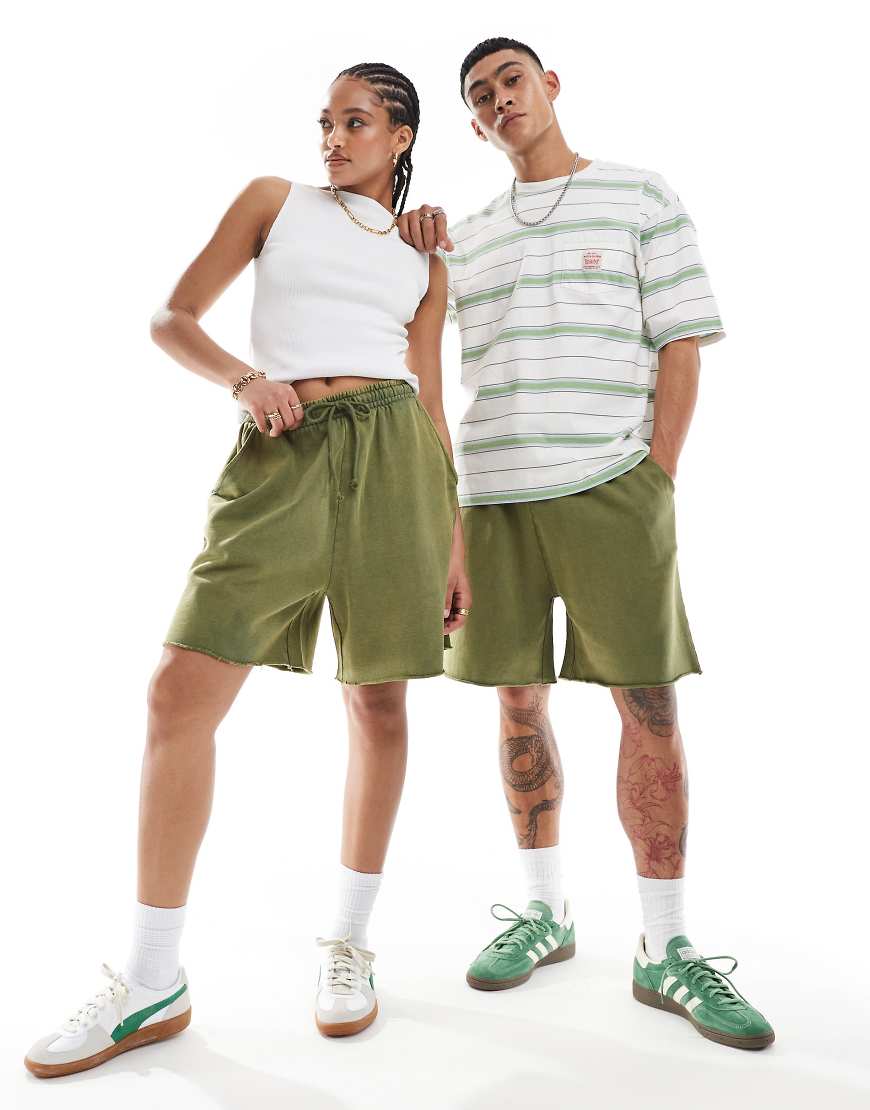 ASOS DESIGN - Unisex-Shorts in verwaschenem Khaki mit Oversize-Schnitt-Grün ASOS DESIGN - Unisex-Shorts in verwaschenem Khaki mit Oversize-Schnitt-Grün von ASOS DESIGN