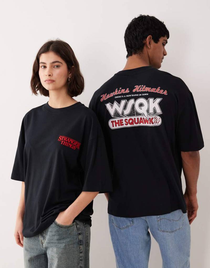 ASOS DESIGN - Unisex-T-Shirt in Schwarz mit Oversize-Passform und „Stranger Things"-Stickerei von ASOS DESIGN