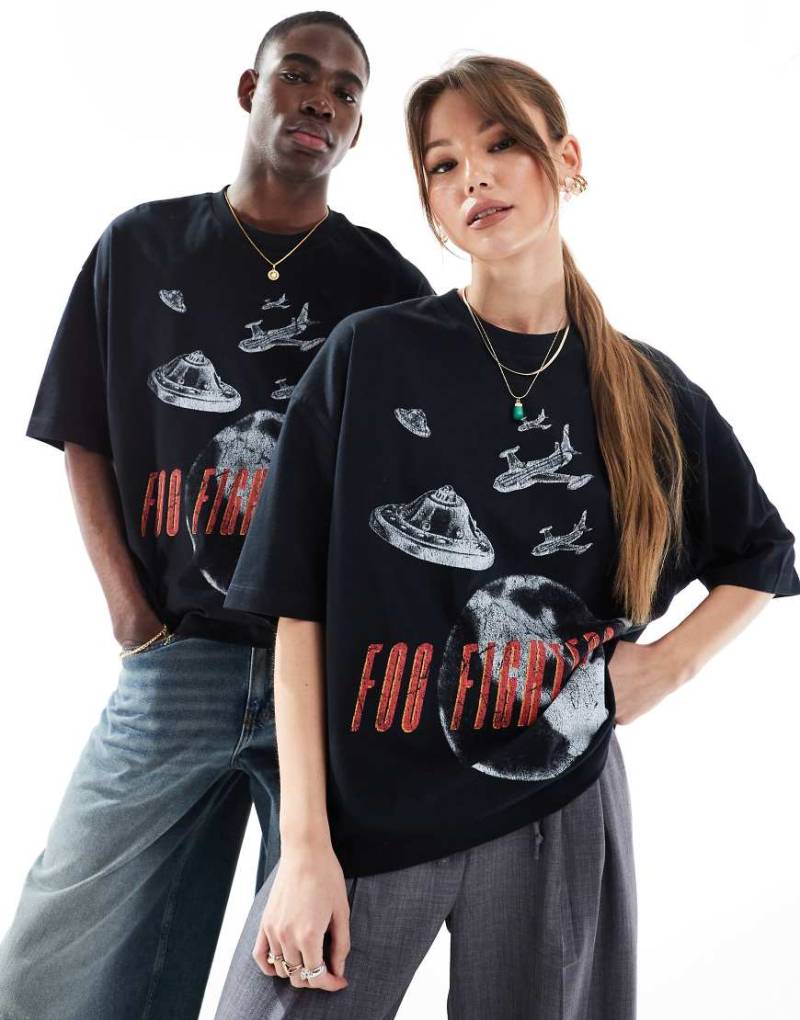 ASOS DESIGN - Unisex-T-Shirt in Schwarz mit Oversize-Schnitt und lizenzierten „Foo Fighters"-Prints von ASOS DESIGN