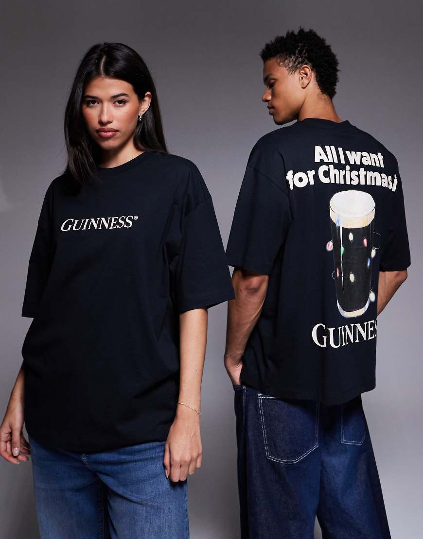 ASOS DESIGN - Unisex-T-Shirt in Schwarz mit Weihnachts-„Guinness"-Print und Oversize-Passform von ASOS DESIGN