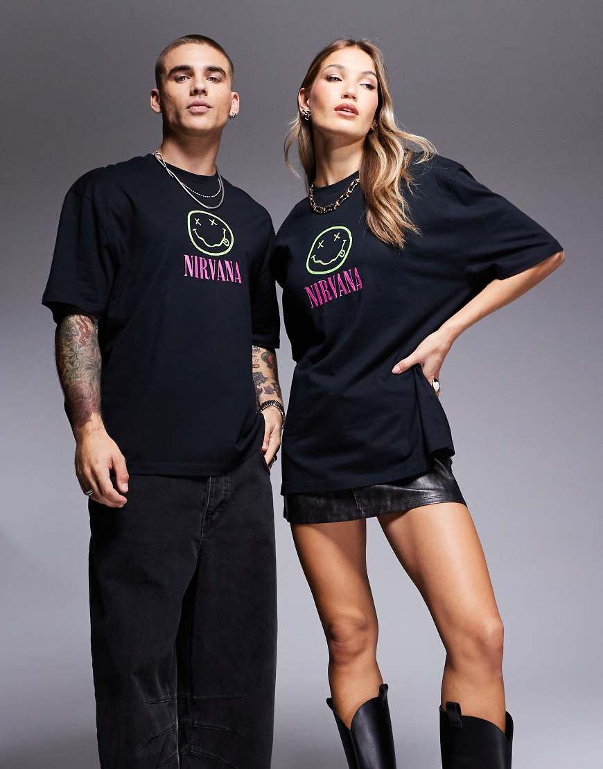 ASOS DESIGN - Unisex-T-Shirt in Schwarz mit lizenzierten Nirvana-Prints und Oversize-Passform von ASOS DESIGN