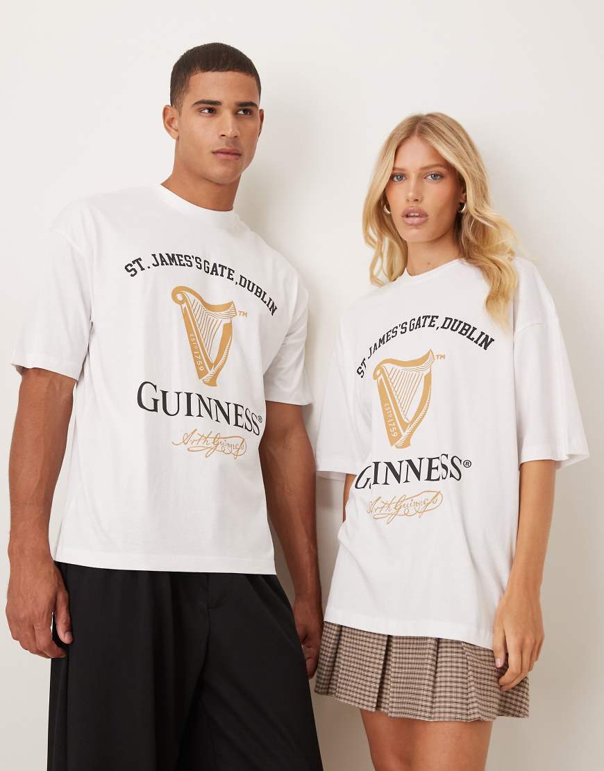 ASOS DESIGN - Unisex-T-Shirt in Weiß mit „Guinness"-Prints in Oversize-Passform von ASOS DESIGN