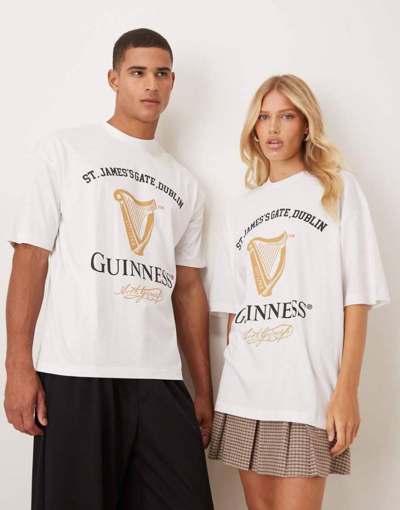 ASOS DESIGN - Unisex-T-Shirt in Weiß mit „Guinness"-Prints in Oversize-Passform von ASOS DESIGN