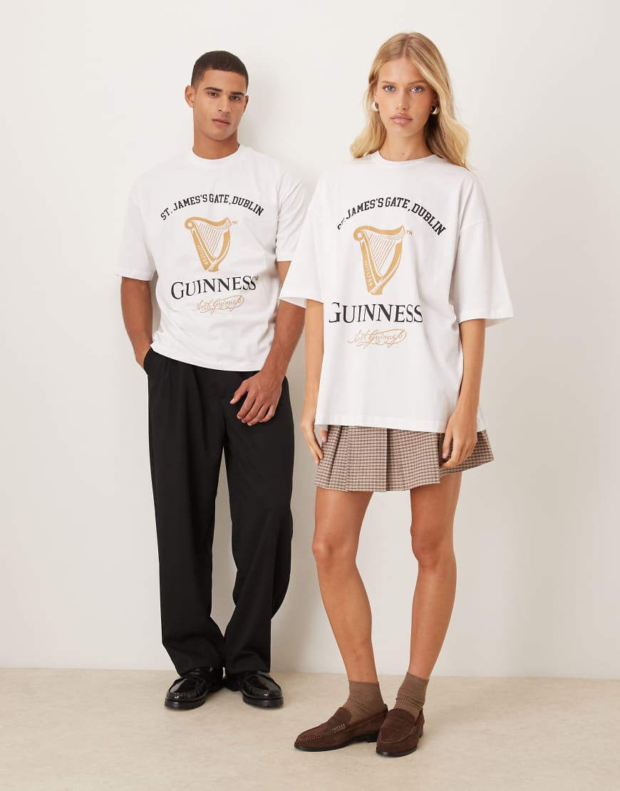 ASOS DESIGN - Unisex-T-Shirt in Weiß mit „Guinness"-Vintage-Prints und Oversize-Schnitt ASOS DESIGN - Unisex-T-Shirt in Weiß mit „Guinness"-Vintage-Prints und Oversize-Schnitt von ASOS DESIGN