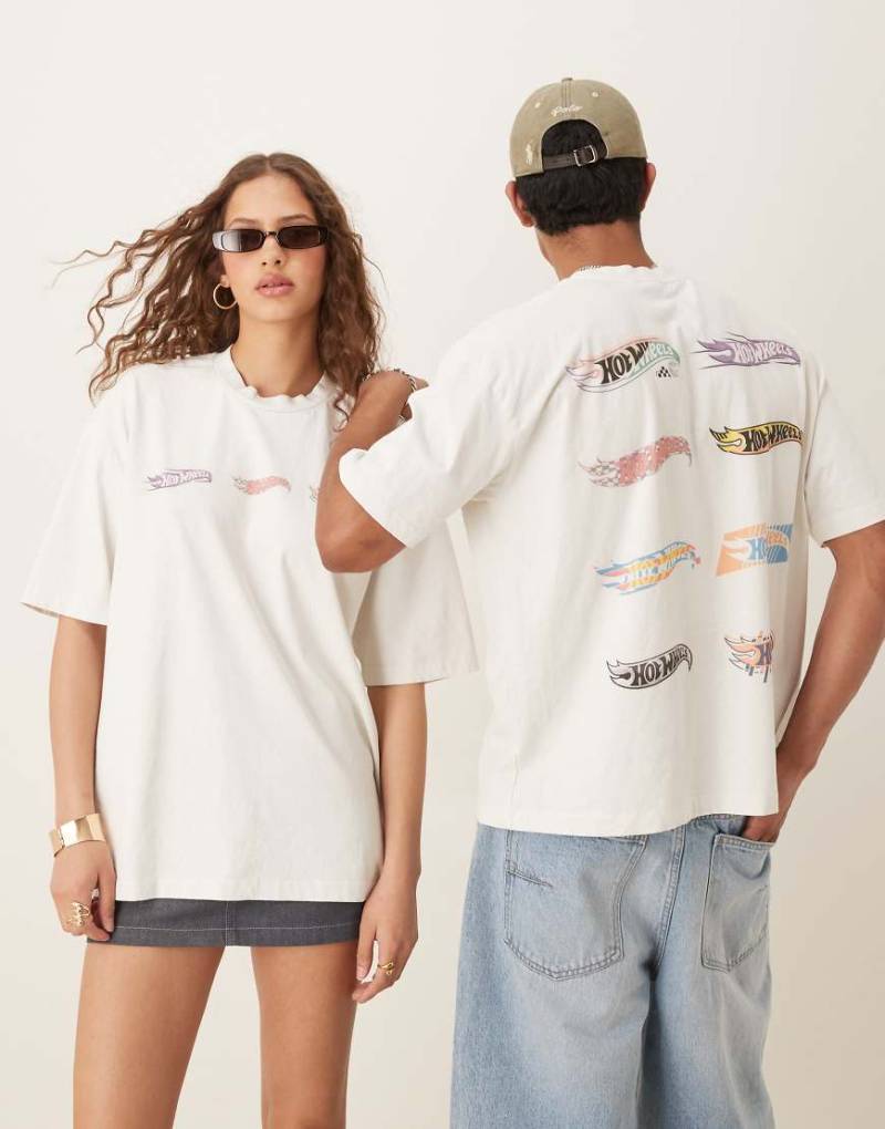 ASOS DESIGN - Unisex-T-Shirt in Weiß mit „Hot Wheels"-Print und Oversize-Passform von ASOS DESIGN