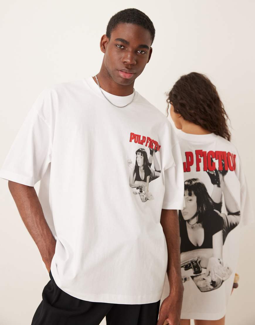 ASOS DESIGN - Unisex-T-Shirt in Weiß mit „Pulp Fiction"-Print und Oversize-Schnitt von ASOS DESIGN