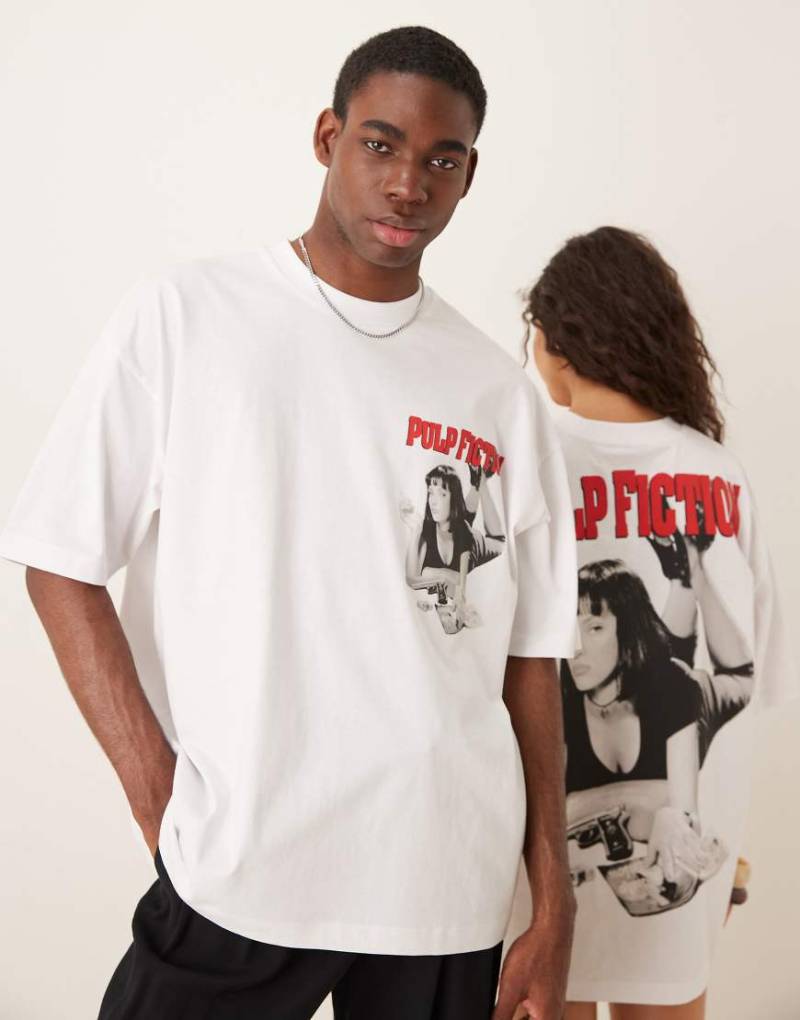 ASOS DESIGN - Unisex-T-Shirt in Weiß mit „Pulp Fiction"-Print und Oversize-Schnitt von ASOS DESIGN
