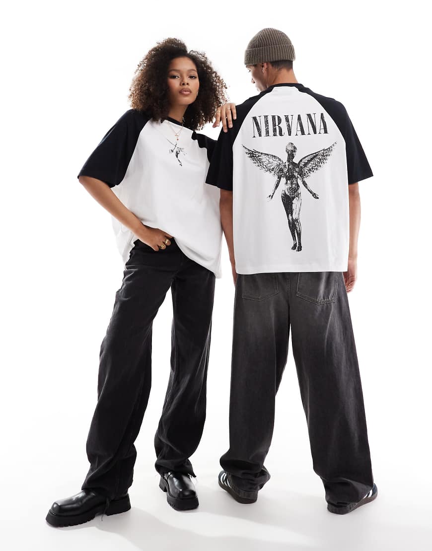 ASOS DESIGN - Unisex-T-Shirt in Weiß mit Raglanärmeln, lizenziertem Nirvana-Print und Oversize-Passform ASOS DESIGN - Unisex-T-Shirt in Weiß mit Raglanärmeln, lizenziertem Nirvana-Print und Oversize-Passform von ASOS DESIGN