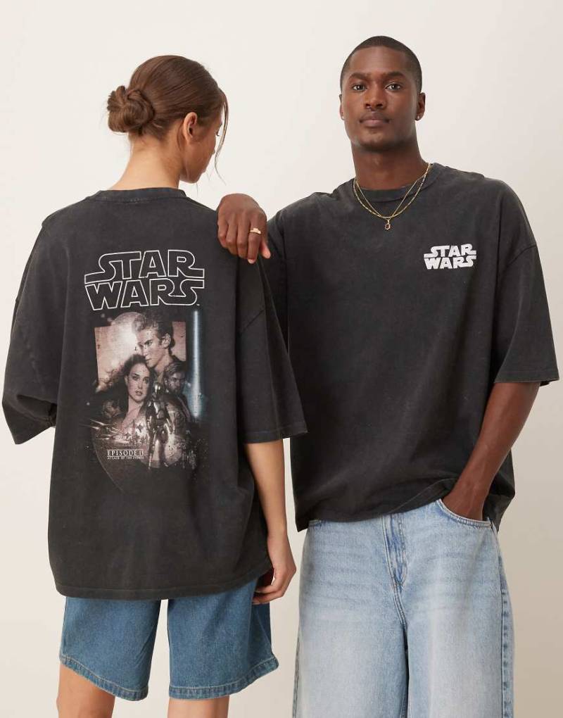 ASOS DESIGN - Unisex-T-Shirt in verwaschenem Schwarz mit Oversize-Passform und „Star Wars Episode II"-Prints von ASOS DESIGN