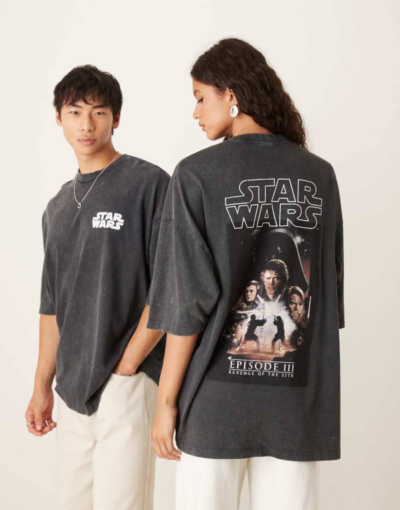 ASOS DESIGN - Unisex-T-Shirt in verwaschenem Schwarz mit Oversize-Passform und „Star Wars Episode III"-Prints von ASOS DESIGN