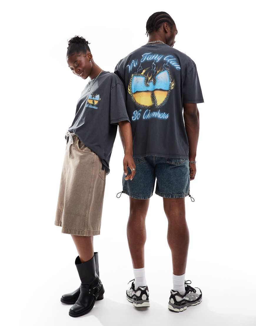 ASOS DESIGN - Unisex-T-Shirt mit Oversize-Passform in verwaschenem Schwarz mit „Wu Tang Clan"-Grafik von ASOS DESIGN