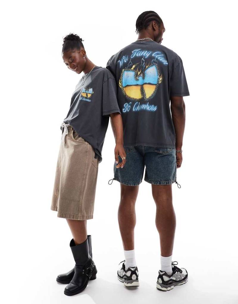 ASOS DESIGN - Unisex-T-Shirt mit Oversize-Passform in verwaschenem Schwarz mit „Wu Tang Clan"-Grafik von ASOS DESIGN