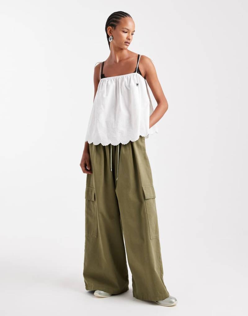 ASOS DESIGN - Utility-Cargohose in verwaschenem Khaki-Grün von ASOS DESIGN