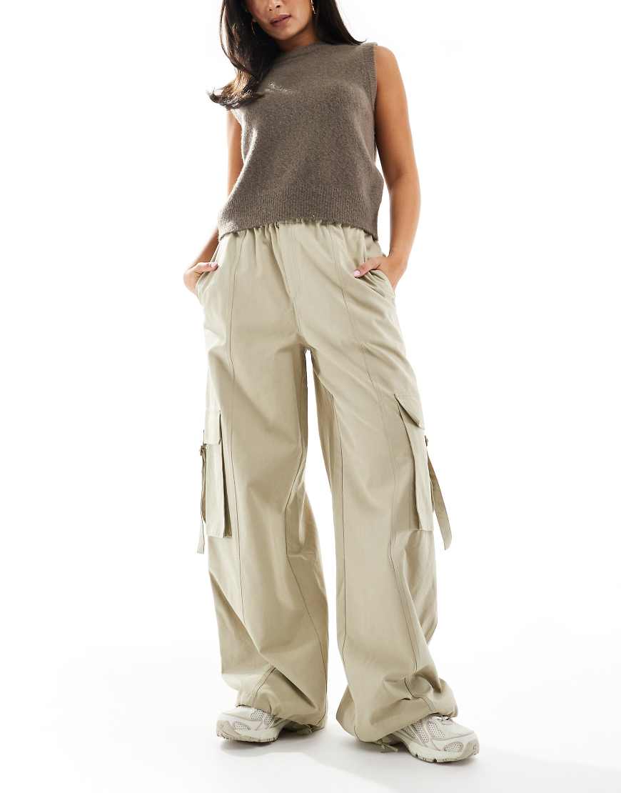 ASOS DESIGN - Utility-Hose in verwaschenem Kamelbraun mit Oversize-Passform-Neutral von ASOS DESIGN