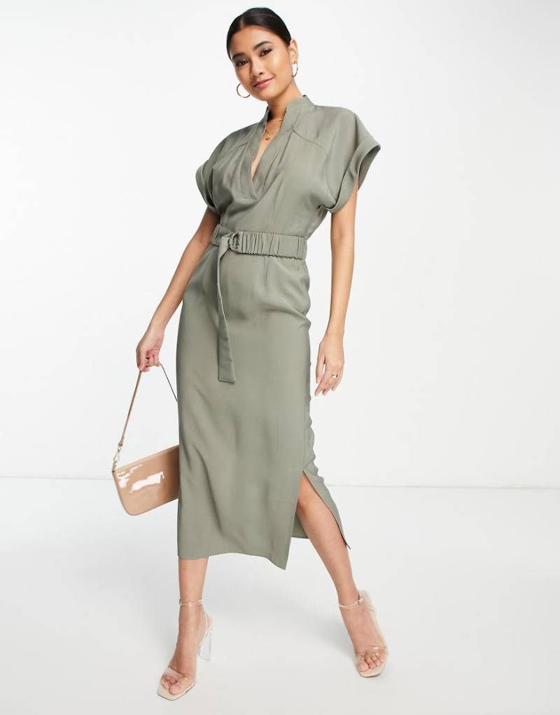 ASOS DESIGN - Utility-Midikleid mit Bleistiftrock und D-Ring-Gürtel in Khaki-Grün von ASOS DESIGN