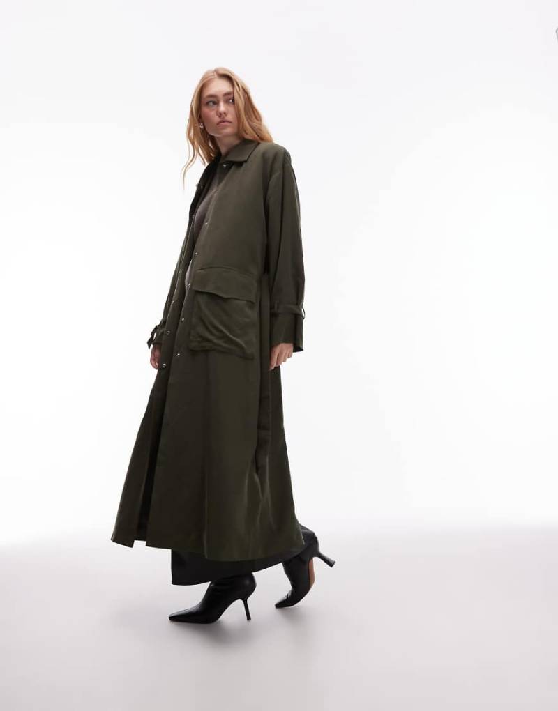 ASOS DESIGN - Utility-Trenchcoat im Longline-Schnitt in Khaki mit Gürtel-Grün von ASOS DESIGN