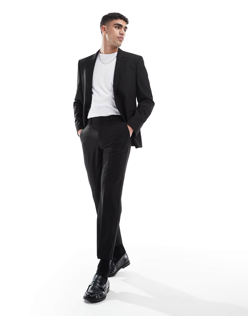 ASOS DESIGN - Verkürzte Straight-Fit-Anzughose in Schwarz ASOS DESIGN - Verkürzte Straight-Fit-Anzughose in Schwarz von ASOS DESIGN