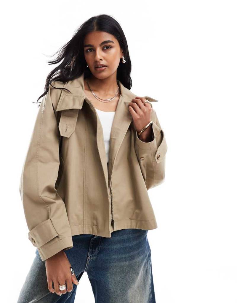 ASOS DESIGN - Verkürzter Trenchcoat in Roggengelb mit Cape-Detail-Braun von ASOS DESIGN