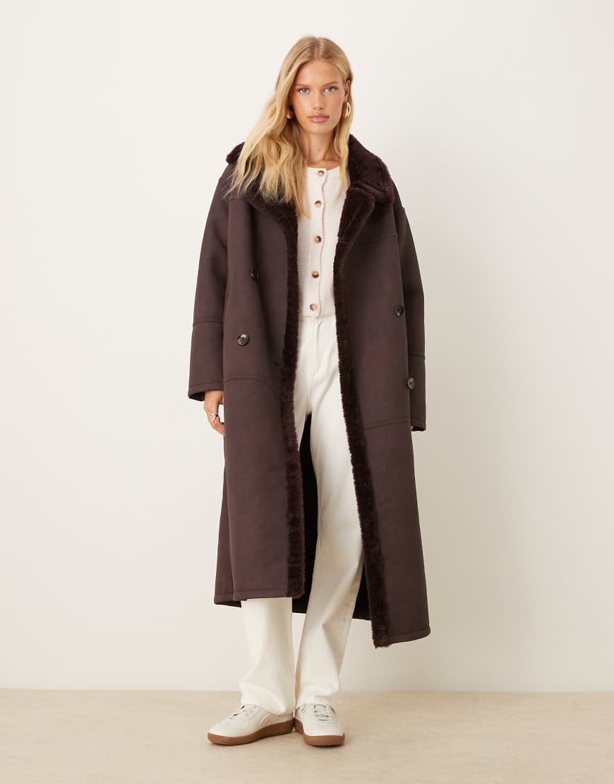 ASOS DESIGN - Verstärkte Longline-Jacke in Pflaume mit Teddyfell-Lila von ASOS DESIGN