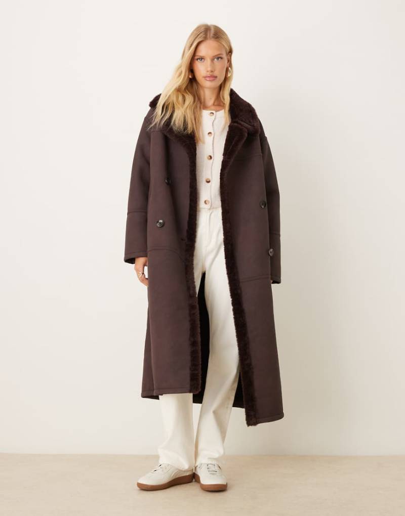 ASOS DESIGN - Verstärkte Longline-Jacke in Pflaume mit Teddyfell-Lila von ASOS DESIGN