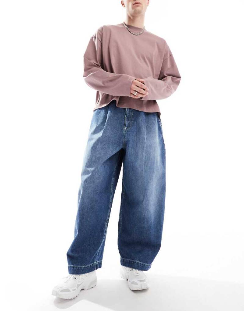 ASOS DESIGN - Weite Oversize-Jeans mit Waschung-Blau von ASOS DESIGN